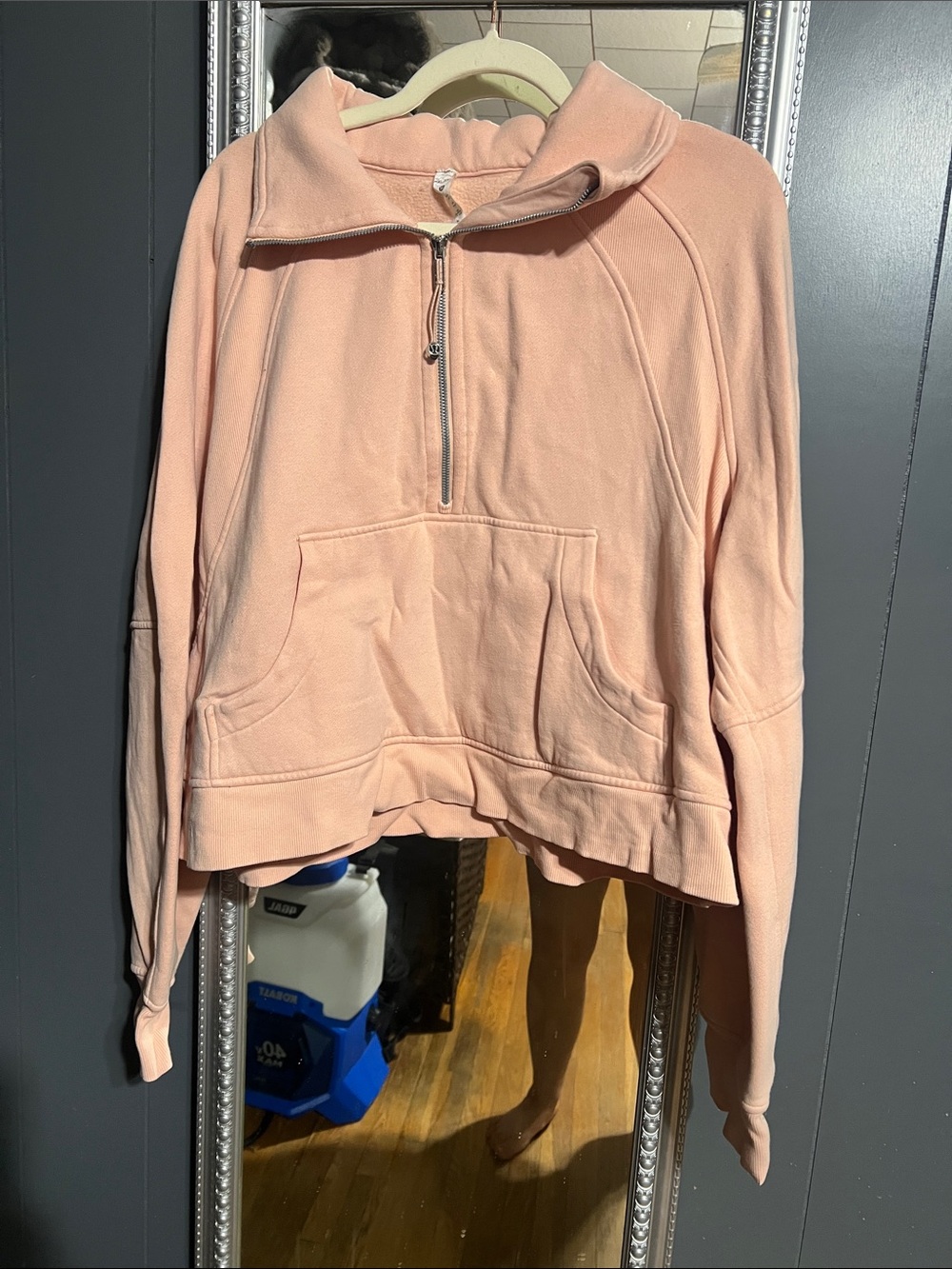 Lullulemon sweatshirt